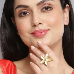SOHI Gold Plated Pearl Beaded Studded Finger Ring-46