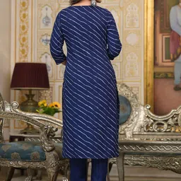 ODETTE Women Leheriya Printed Regular Thread Work Kurta with Trousers & With Dupatta image 4
