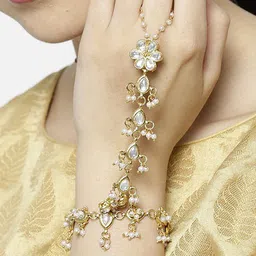 KARATCART Off-White Gold-Plated Kundan Studded & Beaded Ring Bracelet-43