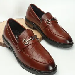 Carlton London Men Textured Lightweight Horsebit Loafers-image-24