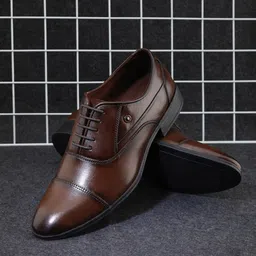 pelle albero Men Textured Formal Oxfords-image-68