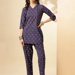 Saanjh Blue & Red Floral Printed V-Neck Tunic With Trouser-picture-8