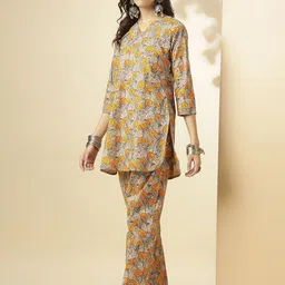 Shaily Grey Floral Printed V-Neck Regular Sleeves Tunic & Trousers-9