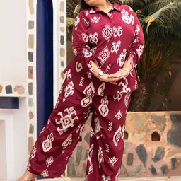 PrettyPlus by Desinoor.com Plus Size Printed Pure Silk Shirt With Trouser image 5