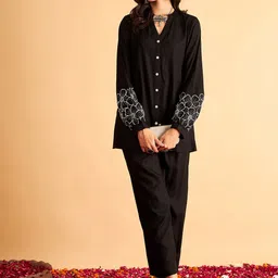 Shae by SASSAFRAS Floral Embroidered Shirt-Collar Shirt & Trousers-picture-41