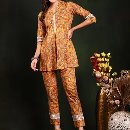 Claura Yellow Geometric Printed Shirt Collar Pure Cotton Tunic & Trouser-picture-18