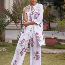 Ambraee Floral Printed V Neck Co-ords-image-99