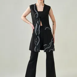 ONE KNOT ONE Embroidered Square Neck Top & Flared Trouser & Blazer-picture-10