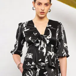 SASSAFRAS Abstract Printed Front Tie Top With Trousers image 3