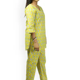 Freesia Array Printed V-Neck Pure Cotton Top With Trousers image 4