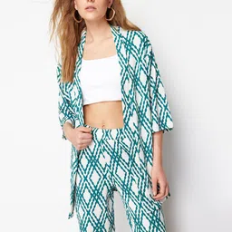 Trendyol Printed Open Front Shrug With Trousers image 5