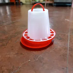 tm&w 1.5kg Feeder and 1.5 Littre Drinker Bucket Tool with Lid Handle for Chicken Hen Poultry Feeding 1+1=2 pcs Common Bird Feeder image 4