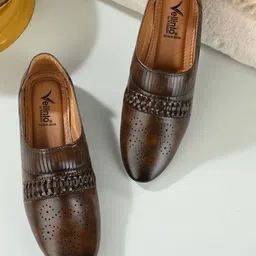 Vellinto Men Eclipse Perforated Lightweight Mojaris-image-31