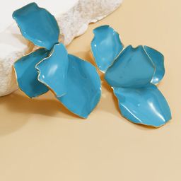 StyleCast x Revolte Leaf Shaped Drop Earrings-2