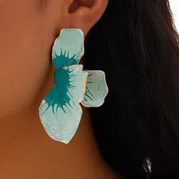 StyleCast x Revolte Leaf Shaped Drop Earrings-4