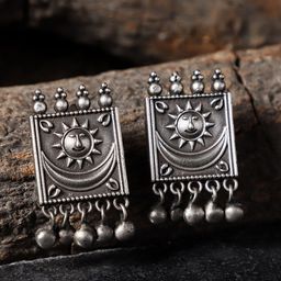VENI Silver-Toned Square Oxidised Studs Earrings-47