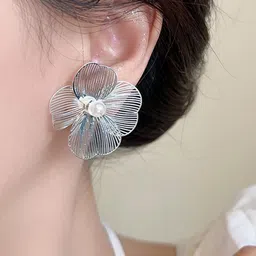 FIMBUL Silver-Plated Floral Studs Earrings image 4