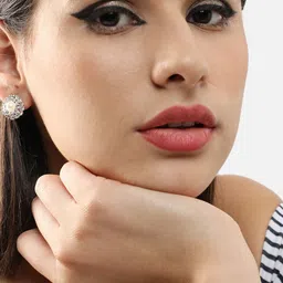 SOHI Silver-Plated Studs Earrings image 2