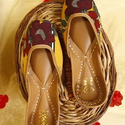 Sringam Women Yellow Ethnic Printed Mojaris-image-92