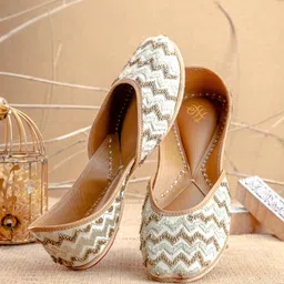 House of Pataudi Embroidered Slip-On Mojaris-image-85