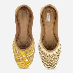DESI COLOUR Women Pack Of 2 Embellished Ethnic Mojaris-image-12