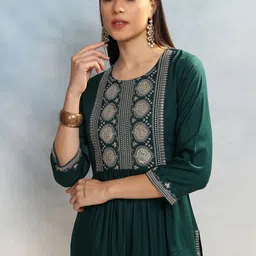 Vishudh Women Embroidered Thread Work A-Line Kurta-43