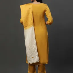 AURELIA Ethnic Motifs Embroidered Sequinned Kurta With Trousers & Dupatta image 4