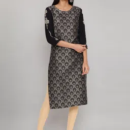 W Women Black Geometric Keyhole Neck Flared Sleeves Thread Work Kurta-image-49