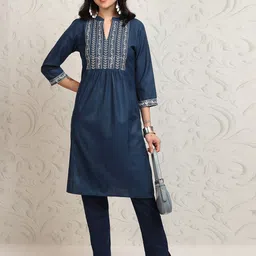 Vishudh Women Embroidered Flared Sleeves Thread Work Kurta-image-55