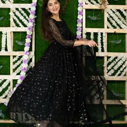 Label Shaurya Sanadhya Ethnic Motifs Embroidered Sequinned Kurta with Trousers & Dupatta image 2