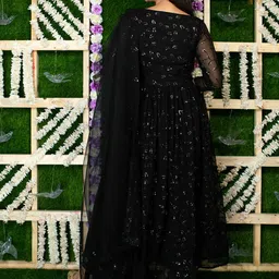 Label Shaurya Sanadhya Ethnic Motifs Embroidered Sequinned Kurta with Trousers & Dupatta image 4