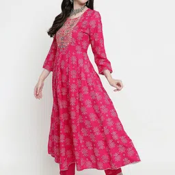 aayusika Bandhani Printed Pleated Kurta with Trousers & Dupatta image 5