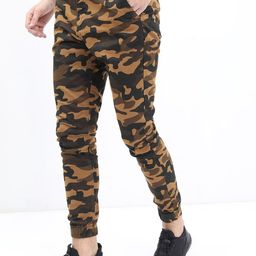 HIGHLANDER Men Camouflage Printed Joggers Trousers-image-5