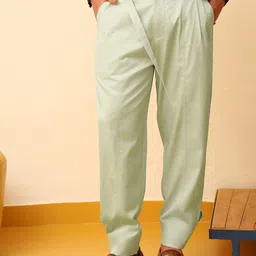Campus Sutra Men Relaxed Mid-Rise Loose Fit Easy Wash Pleated Trouser-picture-45