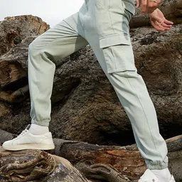 Campus Sutra Men Sea Green Relaxed Easy Wash Cotton Cargos-image-92
