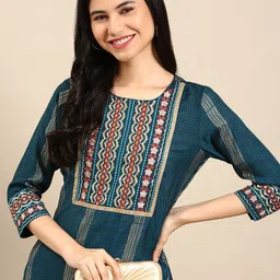 SHOWOFF Women Teal Printed Thread Work Kurta with Trousers-image-24