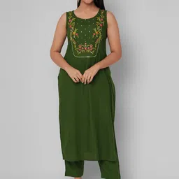 KALINI Women Green & Pink Floral Embroidered Kurta with Trousers-17