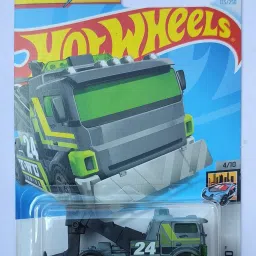 HW METRO 4/10 HEAVY HITCHER TOY VEHICLE-36