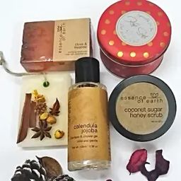 Essence Of Earth Grooming Skincare Hamper-98