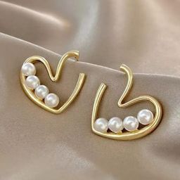 DressBerry Heart Shaped Studs Earrings-14