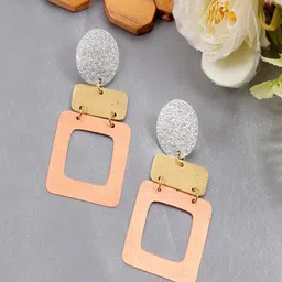 UNIVERSITY TRENDZ Gold-Plated Rectangular Drop Earrings image 2