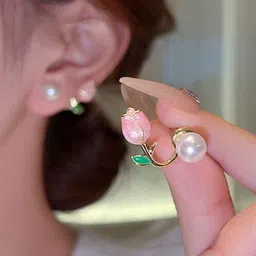 Softwrap Leaf Shaped Studs Earrings image 5