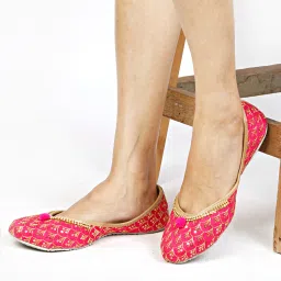 Embellished Party Wear Punjabi Jutis For Women-image-13