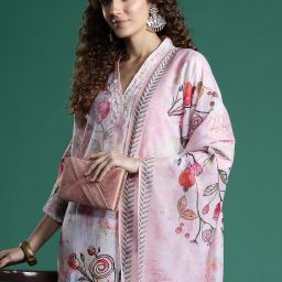 Women Silk Blend Kurta Pant Dupatta Set-image-4