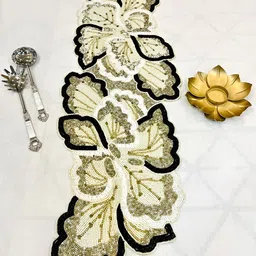 YWULY Black & White Beads Embellished Dining Table Runner-23