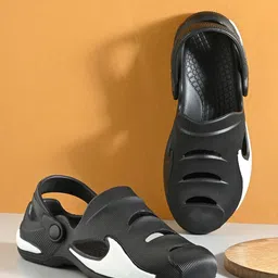 BIRDE Men Colourblocked Clogs-47