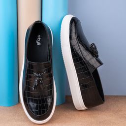 Styli Men Textured Tasseled Detail Comfort Insole Contrast Sole Slip-On Sneakers-2