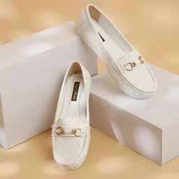 Flat n Heels Women Textured Round Toe Loafers-image-59