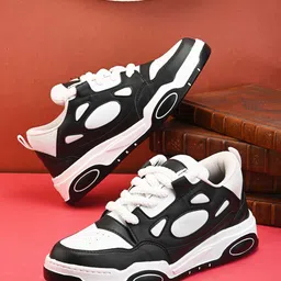 Fashion Victim Men Colourblocked Sneakers-36