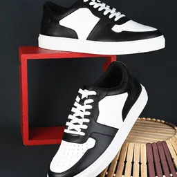 HRX by Hrithik Roshan Men White & Black Colourblocked Lightweight Sneakers-picture-25